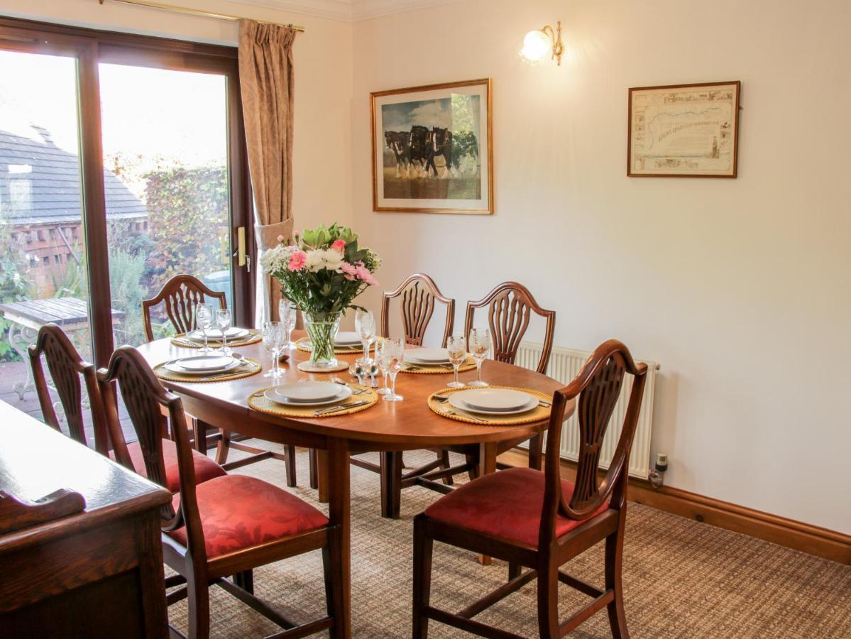 Court Farm Villa Кидерминстър Екстериор снимка